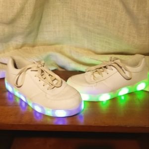 Wise & Ope light up white T-shoes